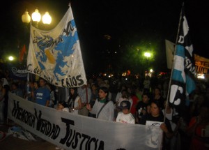 Marcha y actividades en la plaza por el 24 de marzo + banderas La Campora-2