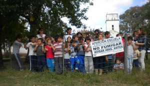 2014-Carteles-Paren de fumigar las escuelas