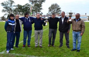 Fútbol-reconocimiento de selección campeona del 68