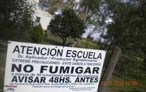 2014-Carteles-Paren de fumigar las escuelas-2