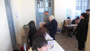 2011-elecciones-Milicos votando en la Escuela 3 Urquiza-10