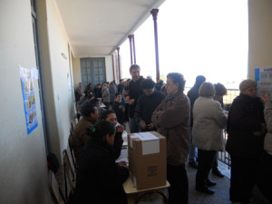 2011-elecciones-Milicos votando en la Escuela 3 Urquiza-4
