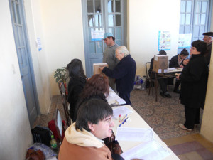 2011-elecciones-Milicos votando en la Escuela 3 Urquiza-10