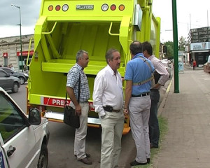 22 de marzo de 2015-schepens con camión de la basura