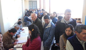 2011-elecciones-Milicos votando en la Escuela 3 Urquiza-3