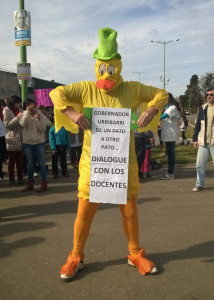 Gchú-protesta docente contra Scioli-2