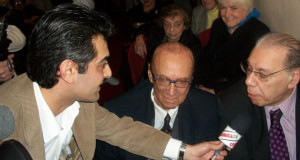 Como movilero hizo muchas entrevistas, desde vecinos de cualquier barrio hasta personalidades como en este caso Enrique Pinti. (Foto: Face de Carlos Ferreyra).