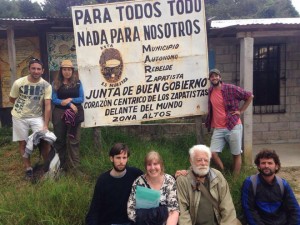 El autor de la nota  con gente son del Grupo de Reflexión Rural (GRR).