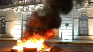 Uno de los trabajos que se expondrá es del "Levantamiento policial" en 2013. La fotografía pertenece a Clara Chauvín, integrante de El Miércoles Comunicación y Cultura Cooperativa de Trabajo. 