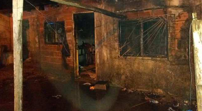 Piden ayuda para una mujer y sus hijos que perdieron todo en un ...