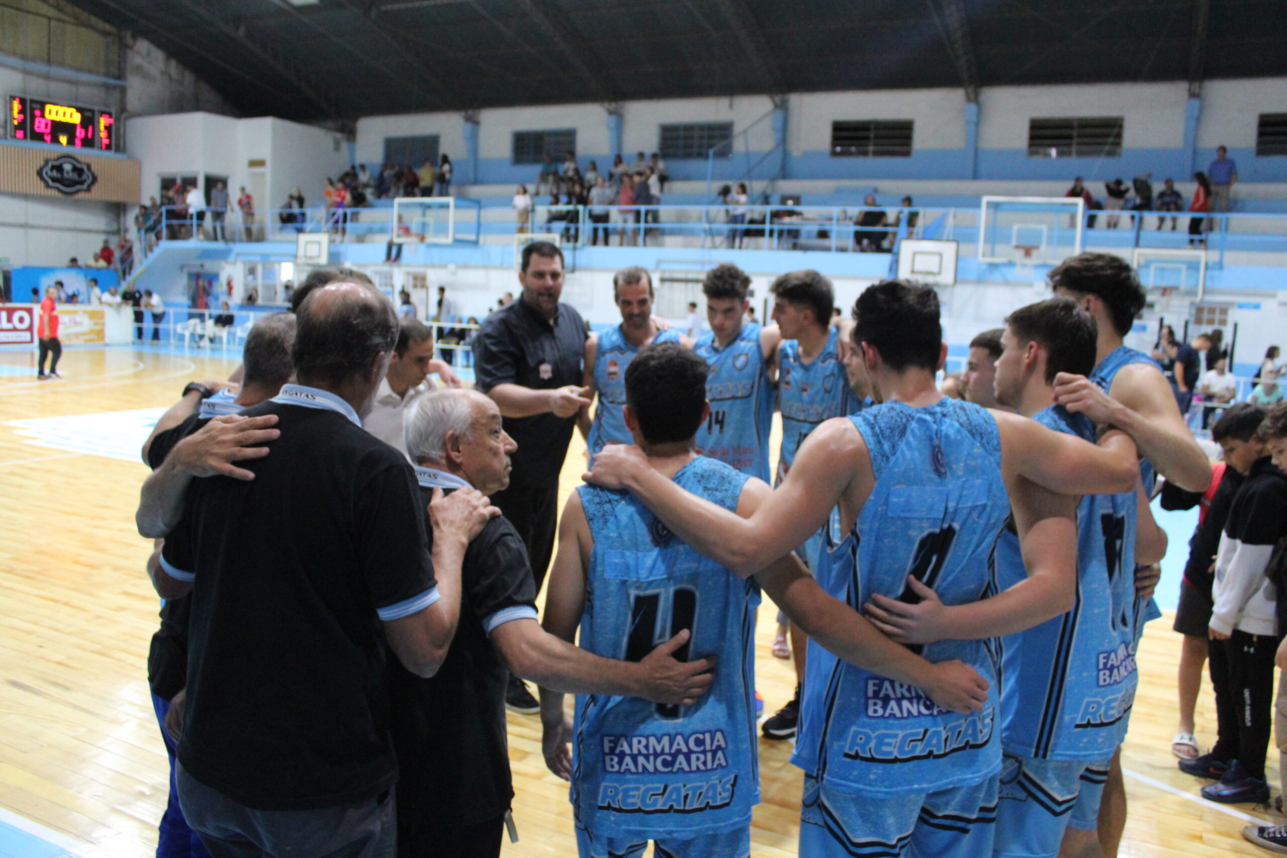 Regatas ganó y sigue soñando con la clasificación - El Miércoles Digital