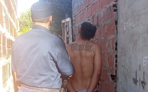 Detuvieron a una pareja que robó una cartera y realizó compras con tarjetas robadas - El Miércoles Digital