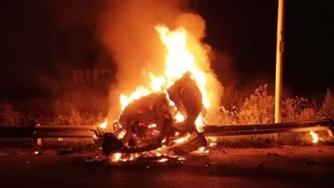 Cuatro personas murieron calcinadas en un vehículo que perdió el control en ruta 14 - El Miércoles Digital