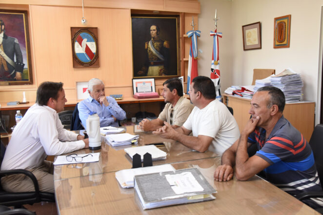 Los choferes protestaron y Lauritto les dijo que sin apoyo provincial y nacional "el escenario es complejo" - El Miércoles Digital