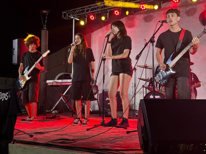 Caseros vibró con una noche a todo rock - El Miércoles Digital
