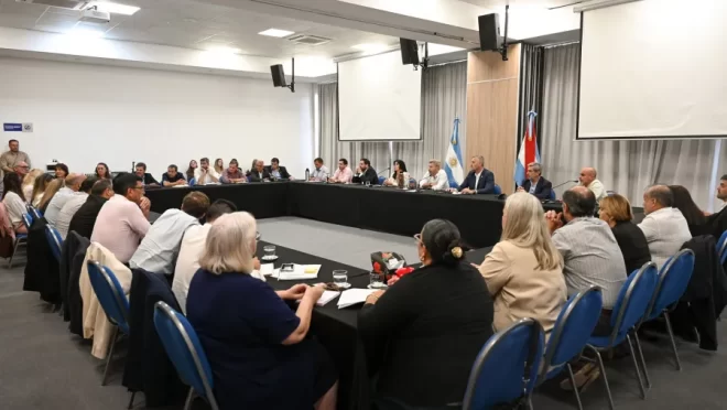 Frigerio encabezó una reunión con legisladores oficialistas y opositores por la reforma previsional - El Miércoles Digital